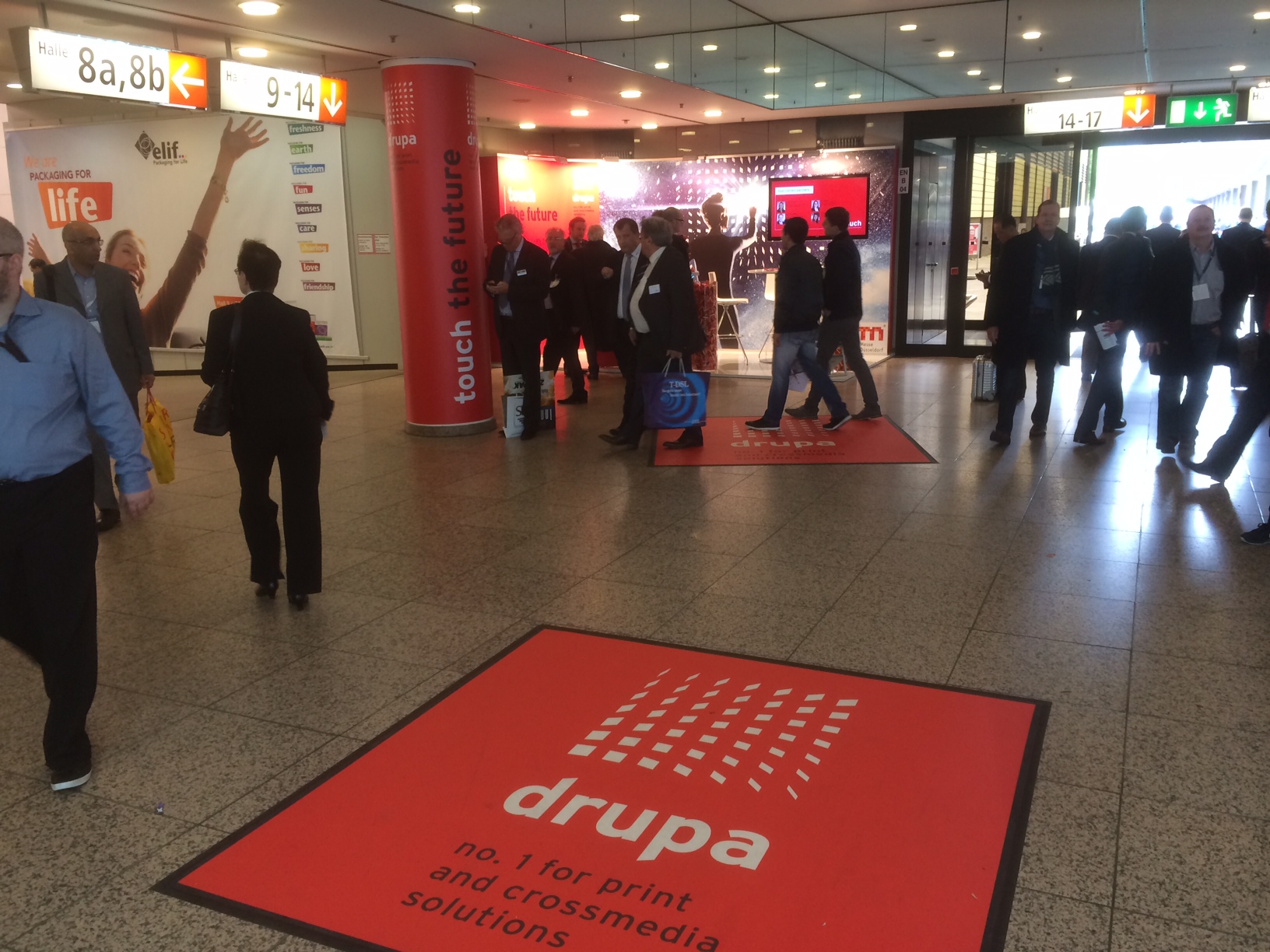 DRUPA Floorminder Vinyl Bodendisplay