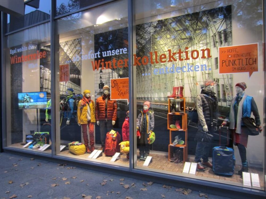 Schaufenster boden pflastersteine design