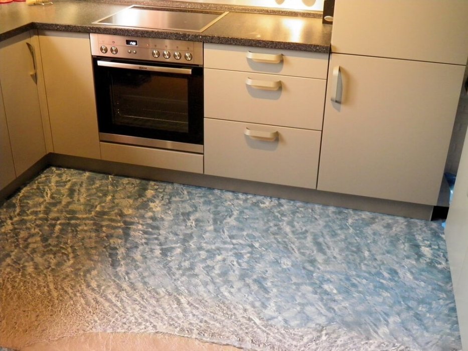 Objektboden Designboden Rohrbruch in der Küche