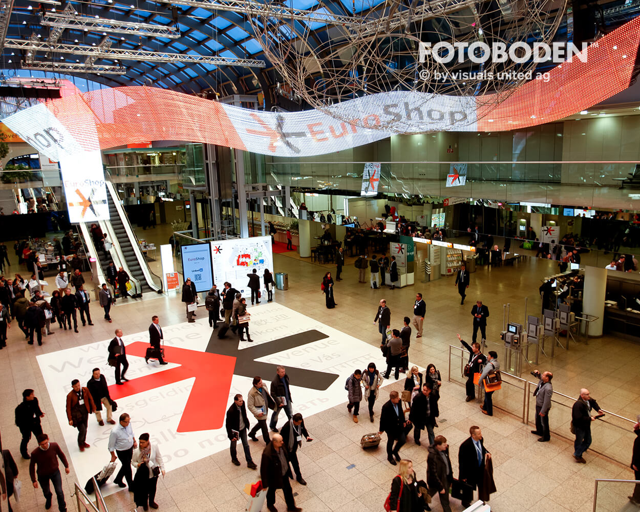 Düsseldorf EuroShop Wegweiser Bodenwerbung