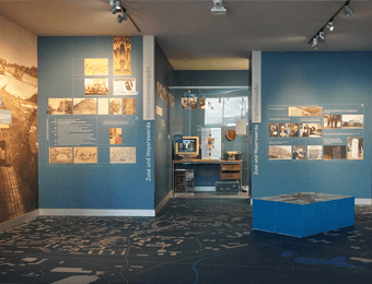 Individuell bedruckter FOTOBODEN™ temporär im Museum als Ausstellungsboden mit Landkarte bedruckt